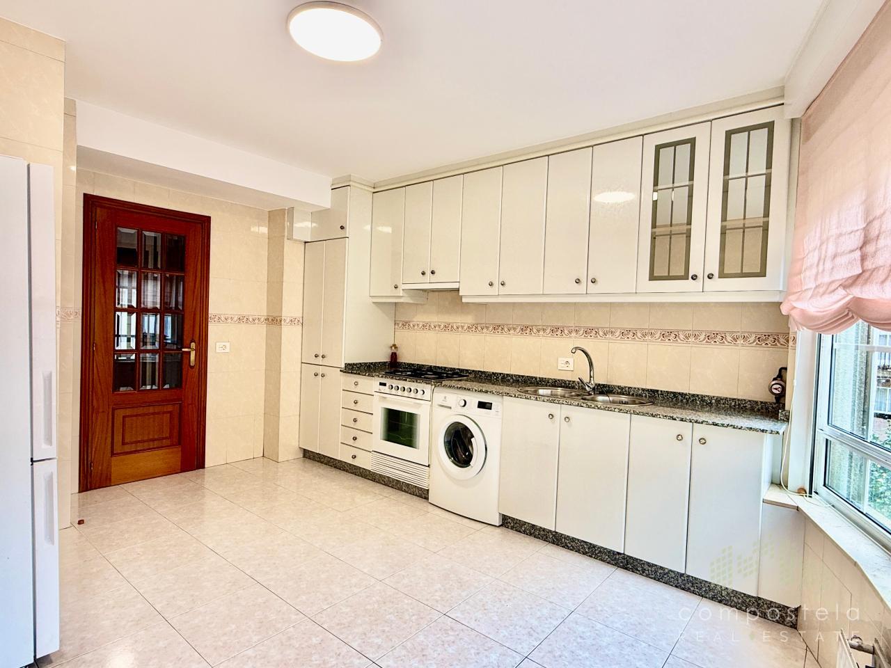 Cocina, mobiliario actual, funcional