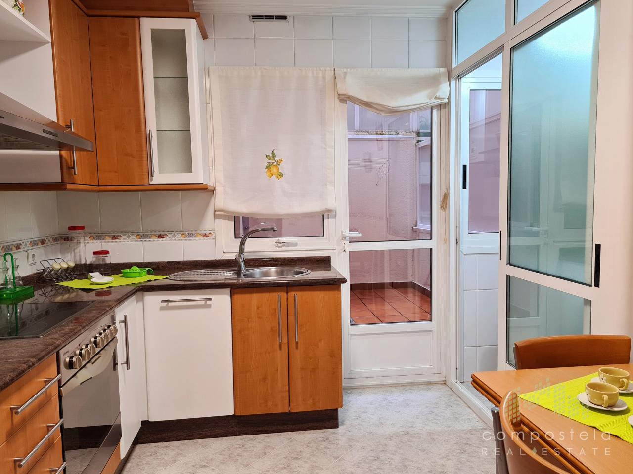 Cocina, mobiliario actual, funcional