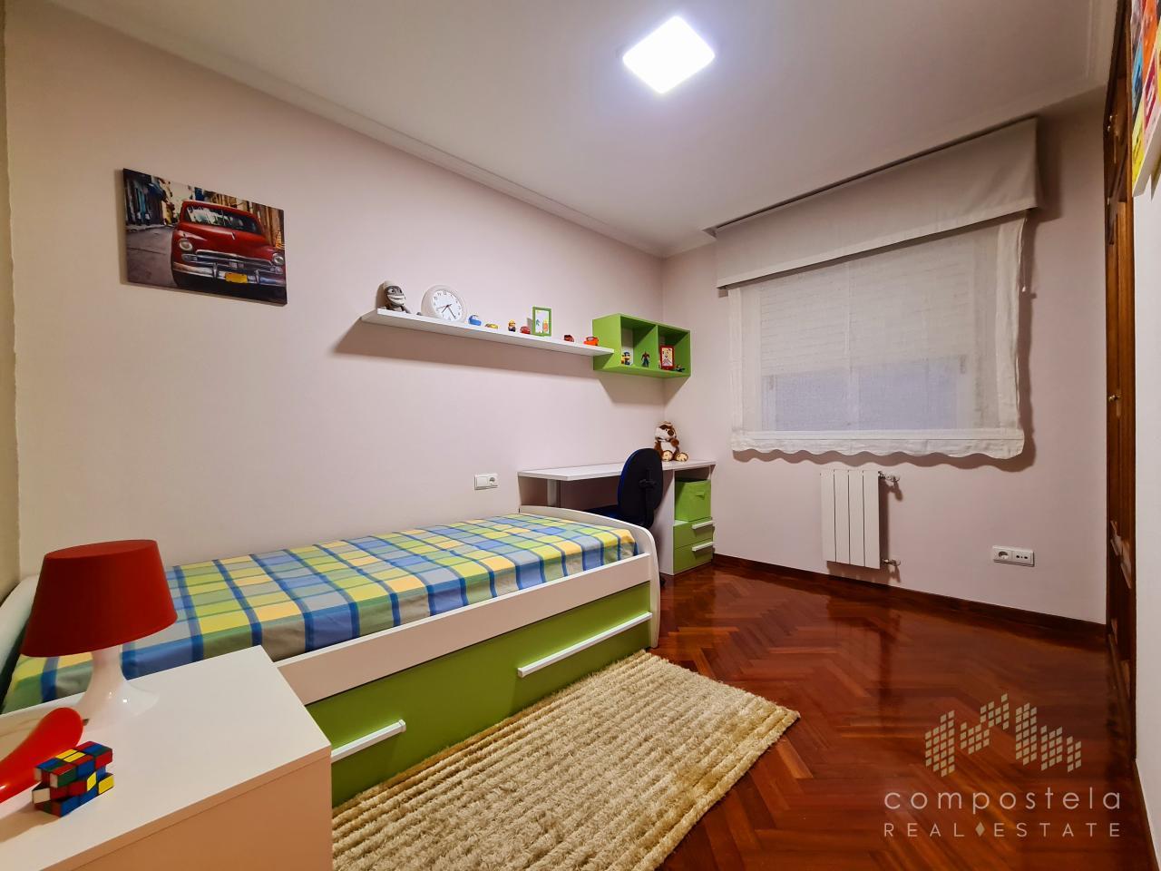 2º Dormitorio, luz y vistas a terraza de patio