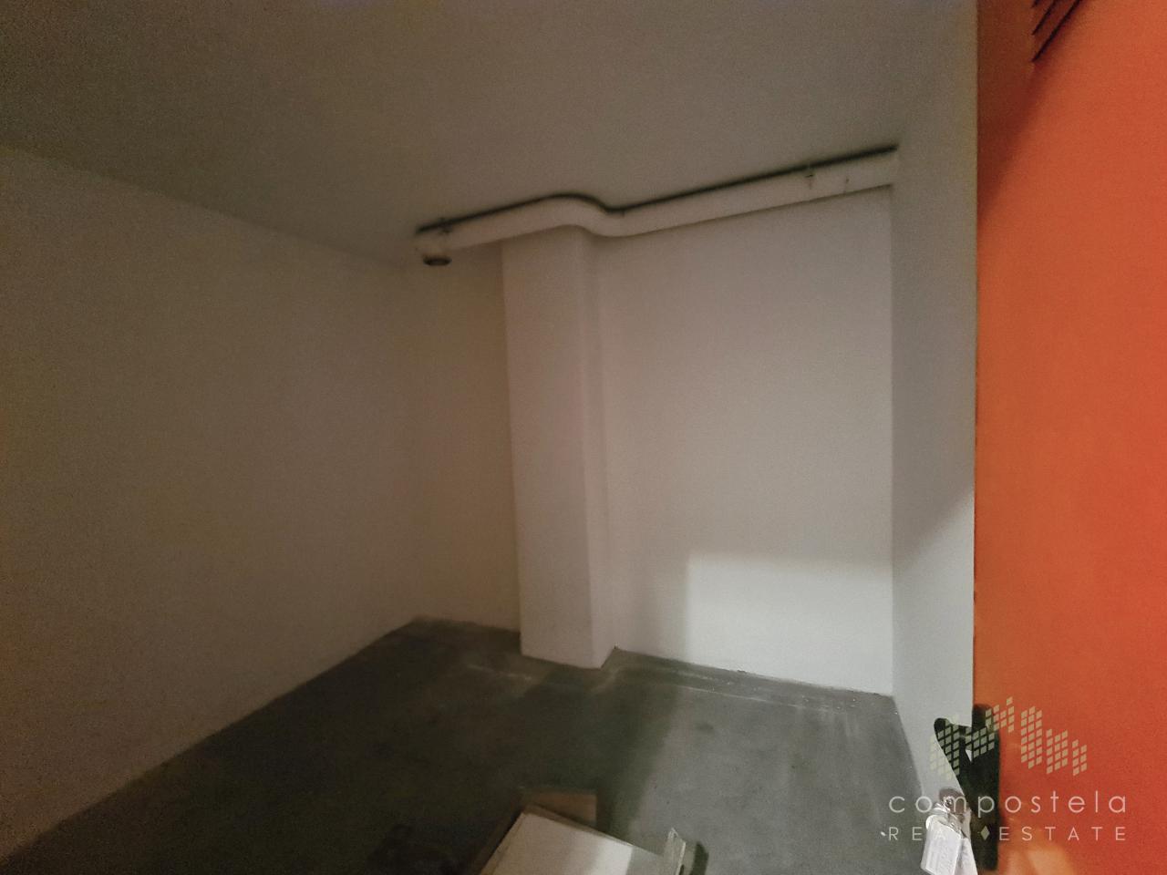 Gran trastero, al lado del ascensor y cerca de la plaza de garaje