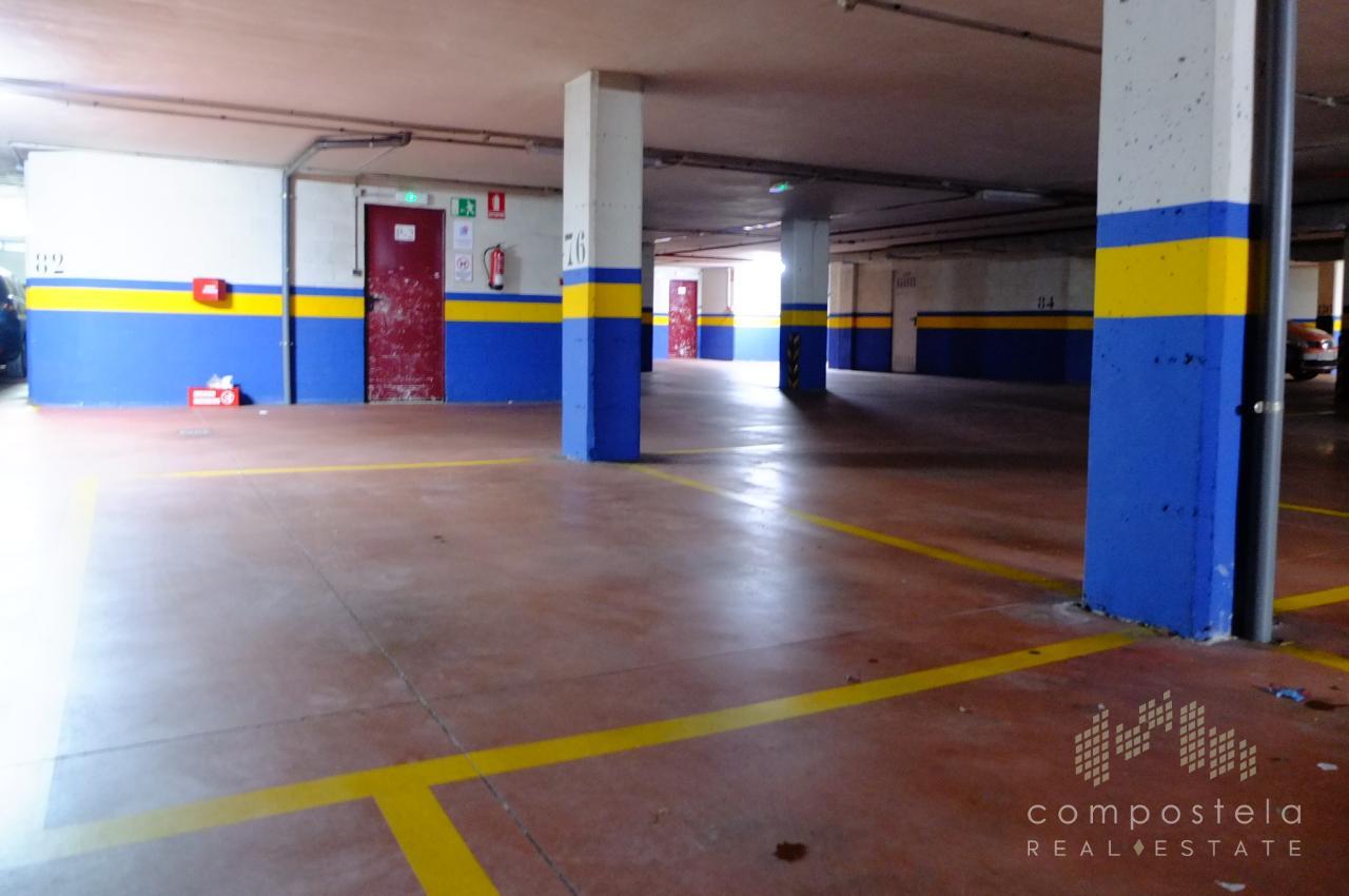 Cómoda plaza de garaje, trastero cerca