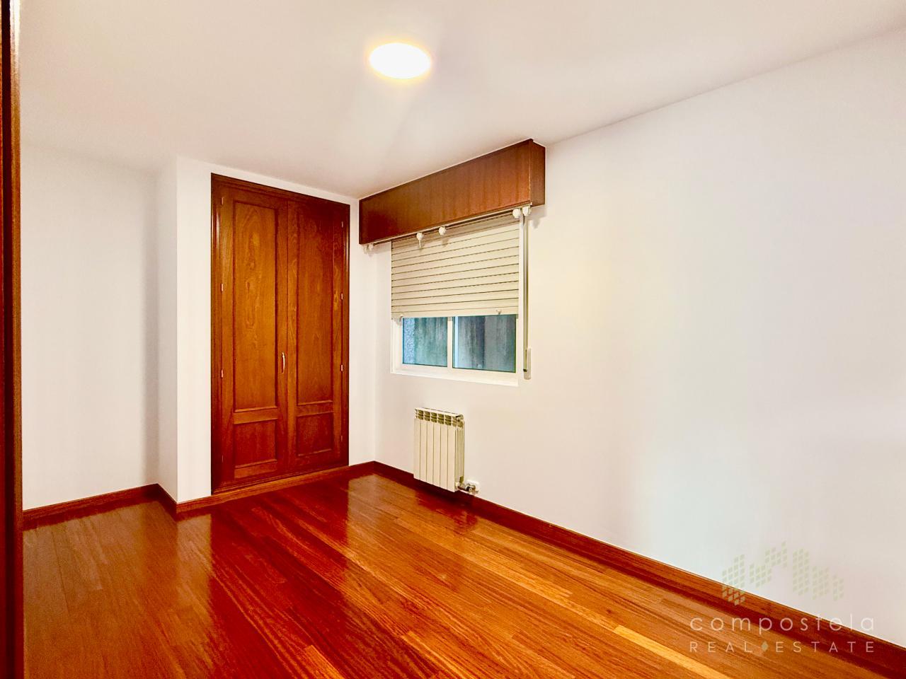 2º Dormitorio, a patio interior, armario empotrado