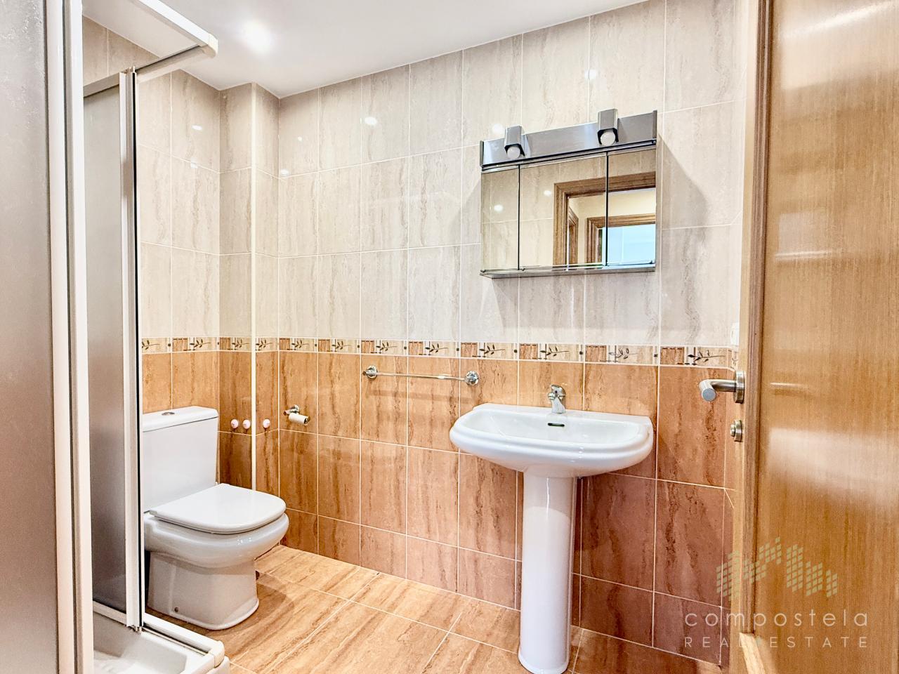 Cómodo y amplio baño acondicionado