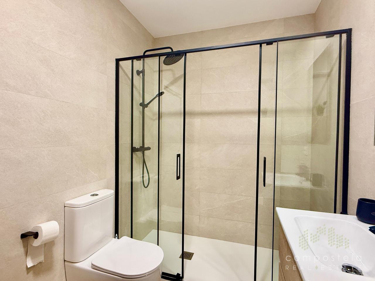 Cómoda ducha en baño