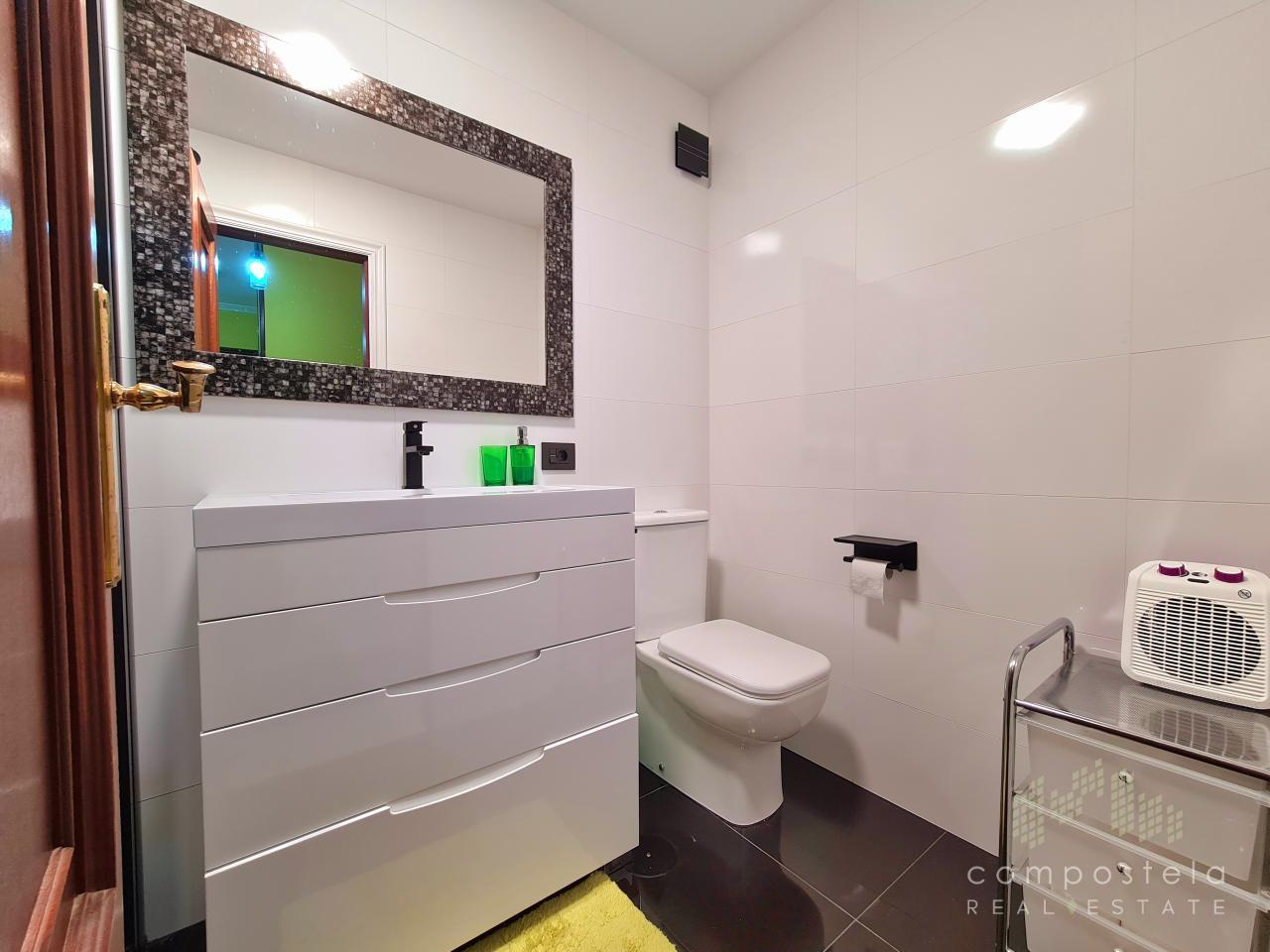 Cómodo baño, nuevo mobiliario