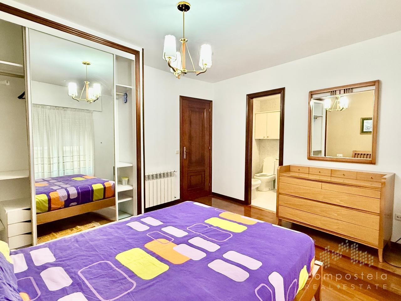Dormitorio principal con baño incorporado