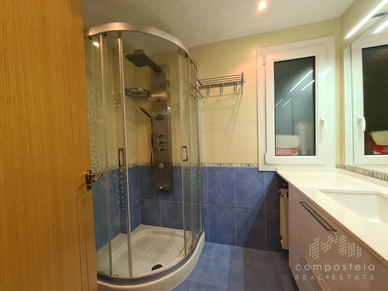 Baño general, buen mobiliario