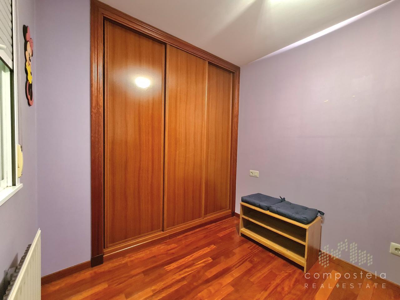 Excelente armario empotrado en dormitorio secundario