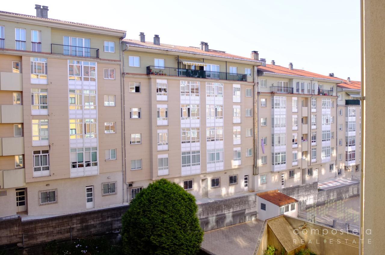 Vistas a gran plaza de urbanización