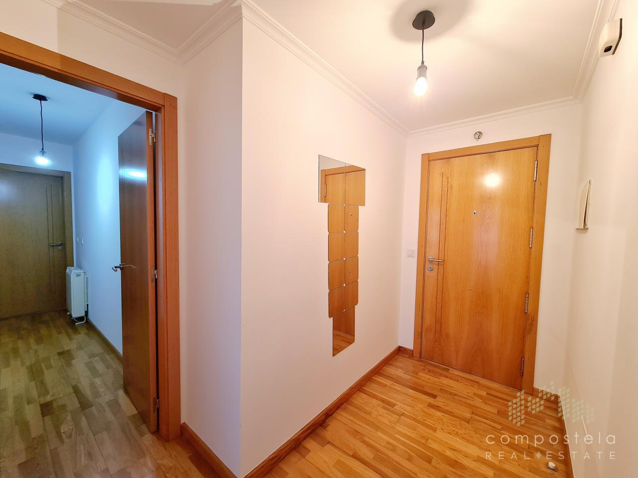 Distribuidor hacia la zona de dormitorios y baño