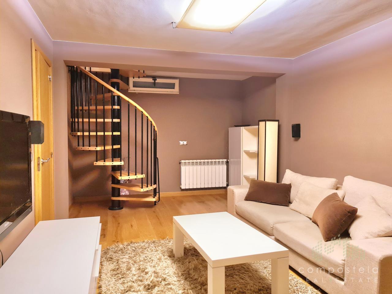 PLANTA INFERIOR: escalera duplex hacia planta baja