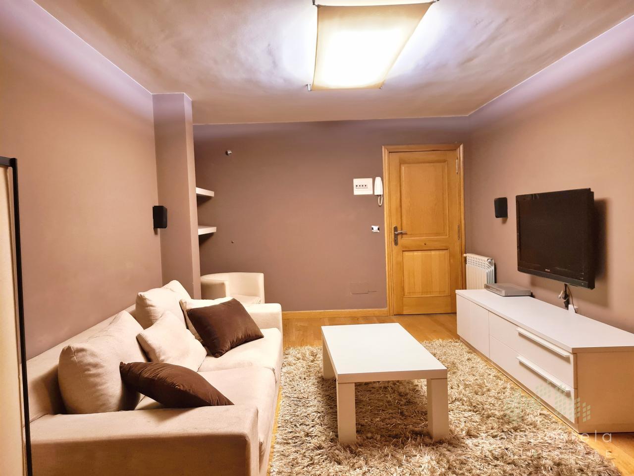 Planta Baja, acogerdor salón-zona de estar