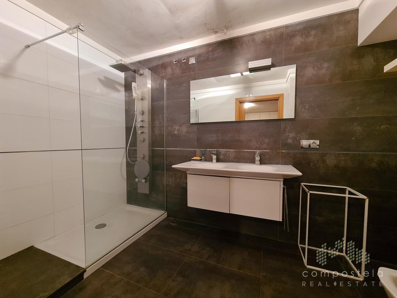 2º Baño en planta baja, incorporado en dormitorio