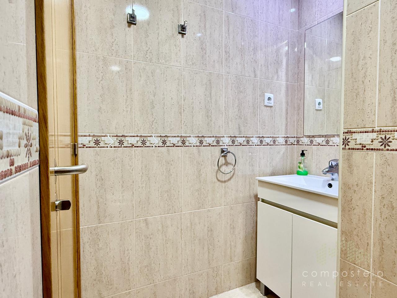Mobiliario en baño de dormitorio