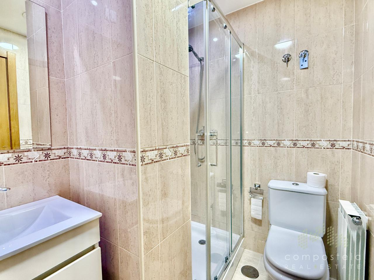 Baño incorporado en dormitorio principal
